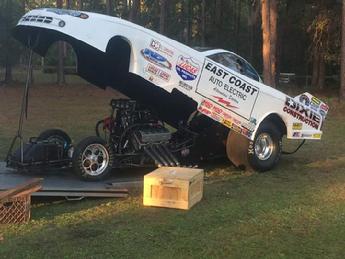 MENDOLA MOTORSPORTS, CHRIS MENDOLA, ARYAN ROCHAN, JOE MENDOLA, BOB NEWBERRY FUNNY CAR